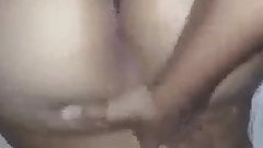 Mlado devojce ni se pridruzi