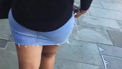 Sexy legs big booty (Follow that ass)