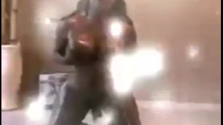 BIG BOOTY TRANSEXUAL SHOWING OFF IN THE PARK!