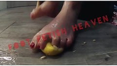 !!! HOT!!! foot fetish – lemon squeeze teser