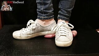 Crush the cum out under my tennies shoes