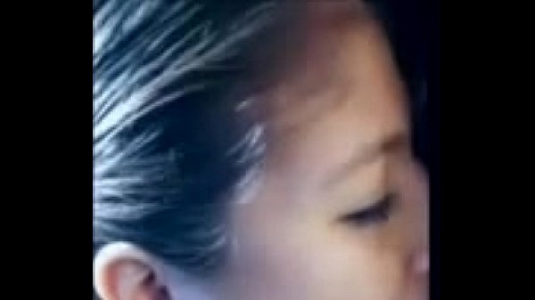 Amateur teen sucks dick in car WHO IS SHE???