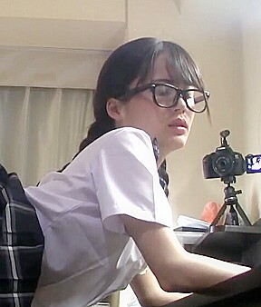 B 圧倒的美少女 由香 初めてのローターお散歩とドア– ❤️透き通る白い肌❤️