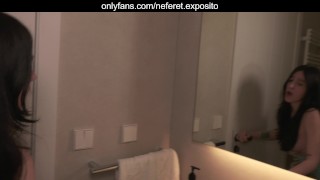 ME FOLLA EN UN BAÑO PÚBLICO PARA CONSEGUIR TRABAJO – EXLOVERX con Neferet Exposito